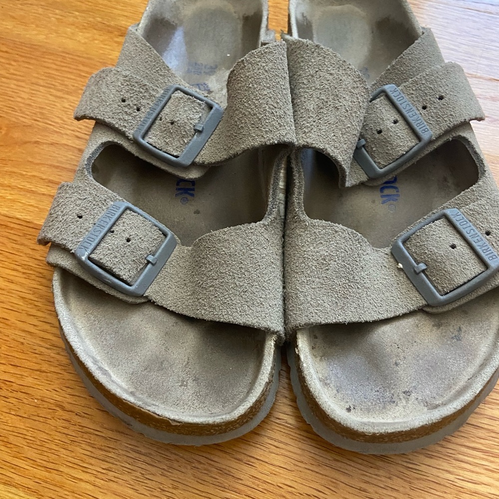 BIRKENSTOCK Women’s Size 39 / 8-8.5 Arizona Taupe Suede 2 Strap Cork Sandals - Picture 8 of 15